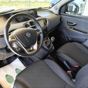 LANCIA Ypsilon 1.0 FireFly 5 porte S&S Hybrid Ecochic Gold <br>( 2021 - 70.000 km ) - immagine 8