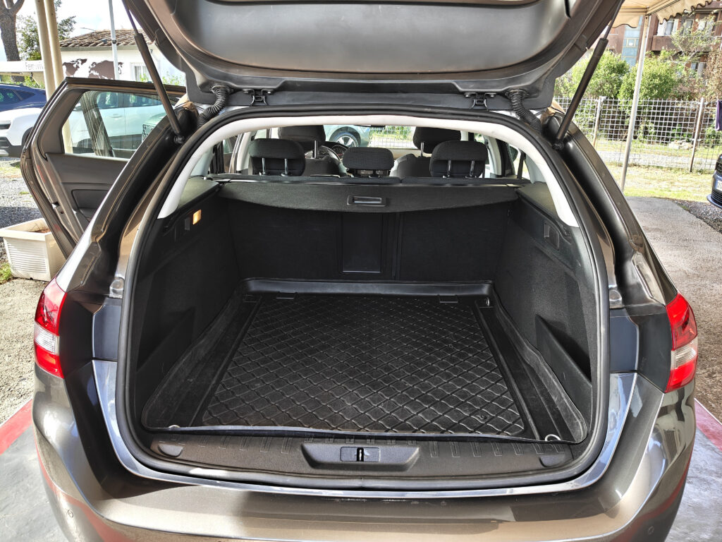 PEUGEOT 308 BlueHDi 130 S&S SW Allure <br> ( 01/2019 )