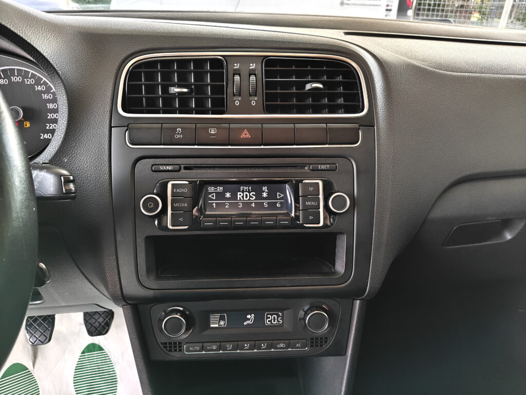 VOLKSWAGEN Polo 1.2 TSI 4 cilindri 90 cv ( 2012 - 148.898 km)