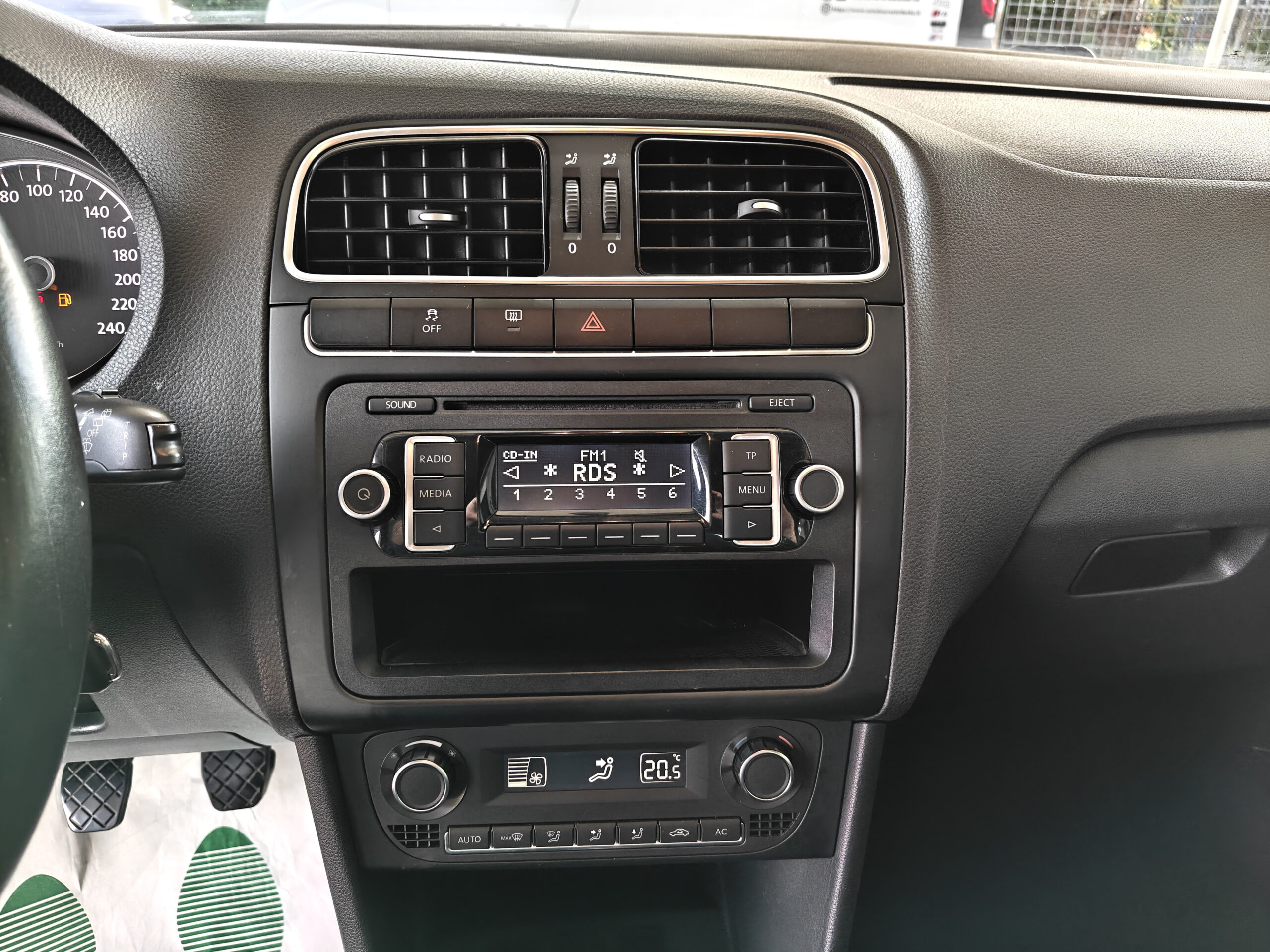 VOLKSWAGEN Polo 1.2 TSI 4 cilindri 90 cv ( 2012 - 148.898 km) - immagine 10